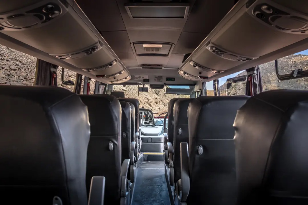 The Advantages of Choosing Minibus Hire for Business and Leisure