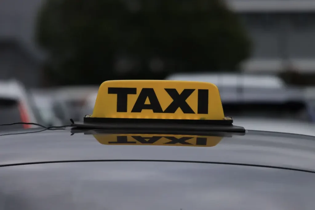 How Much Is a Taxi from Maidstone to Gatwick Airport 0904